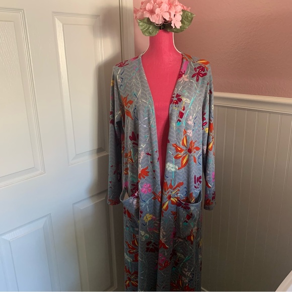 LuLaRoe Sweaters - Lularoe Grey Floral Duster Sweater size Large, two pockets